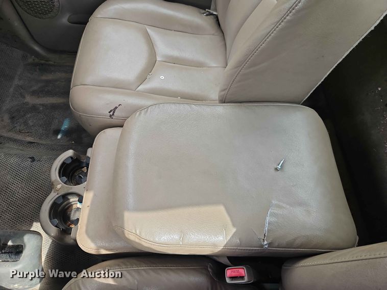 image for item FN5698 2004 Chevrolet Silverado 2500 HD pickup truck