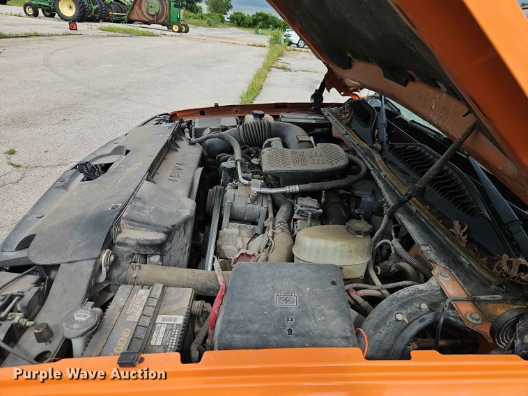 image for item FN5698 2004 Chevrolet Silverado 2500 HD pickup truck