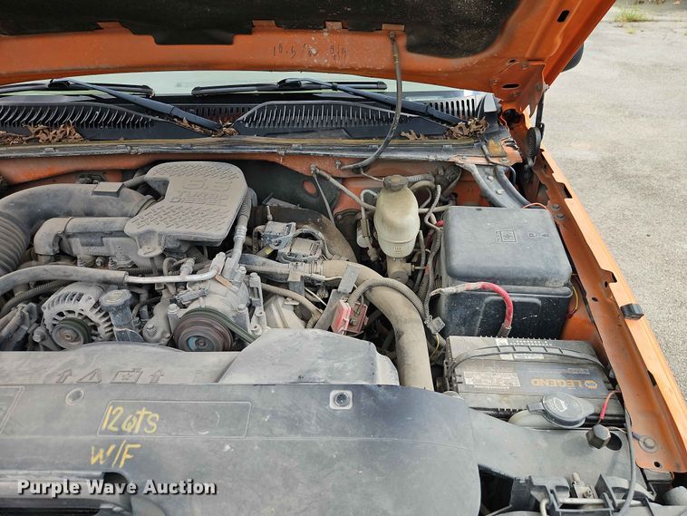 image for item FN5698 2004 Chevrolet Silverado 2500 HD pickup truck