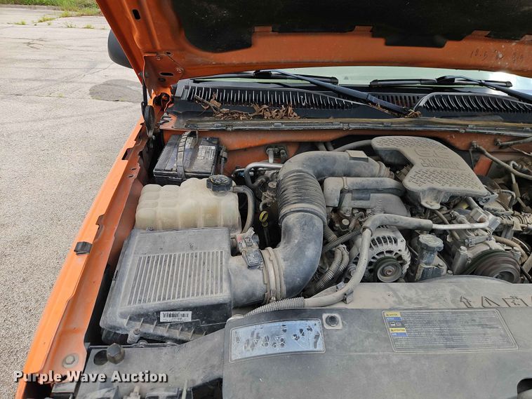 image for item FN5698 2004 Chevrolet Silverado 2500 HD pickup truck