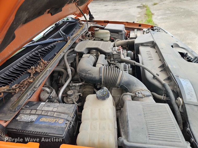image for item FN5698 2004 Chevrolet Silverado 2500 HD pickup truck