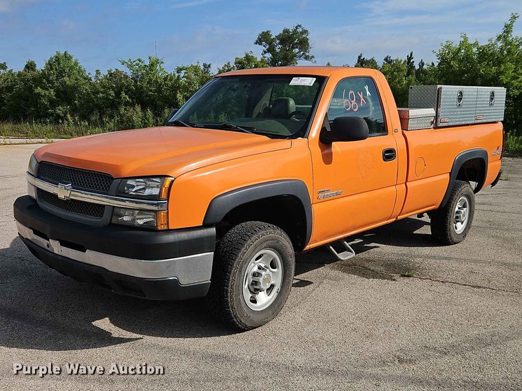 image for item FN5700 2004 Chevrolet Silverado 2500HD pickup truck