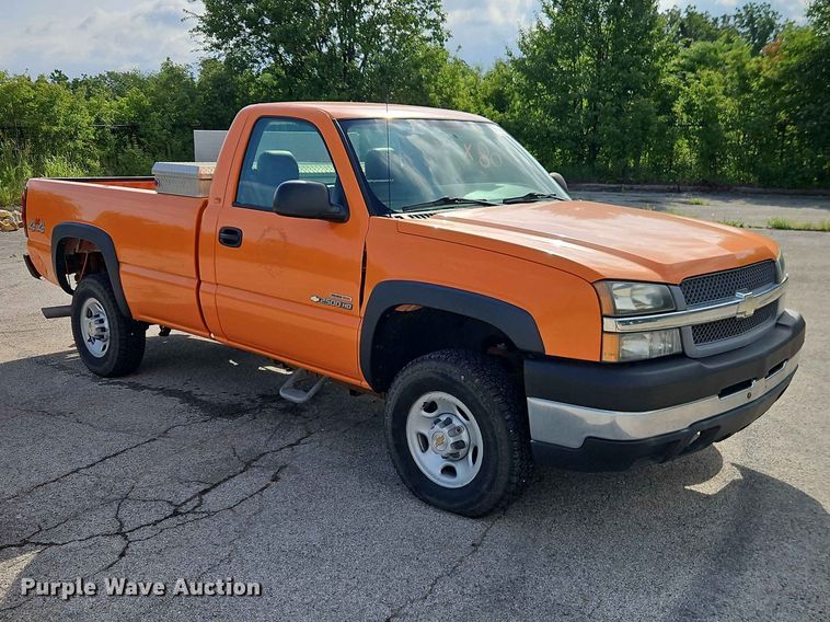 image for item FN5700 2004 Chevrolet Silverado 2500HD pickup truck