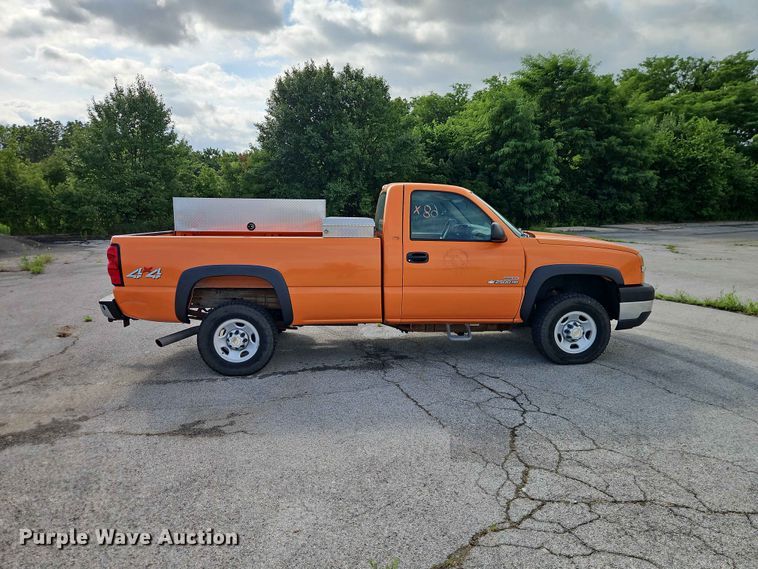 image for item FN5700 2004 Chevrolet Silverado 2500HD pickup truck