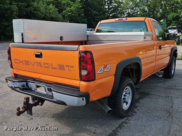 image for item FN5700 2004 Chevrolet Silverado 2500HD pickup truck