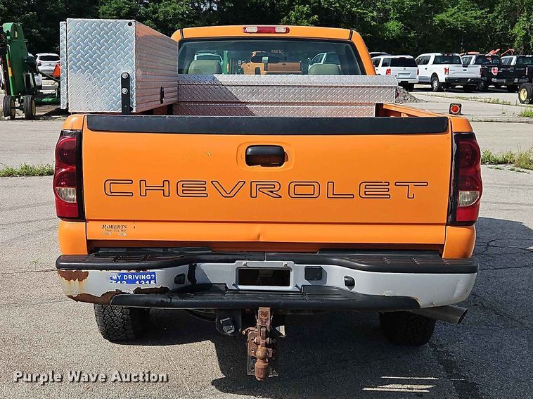 image for item FN5700 2004 Chevrolet Silverado 2500HD pickup truck