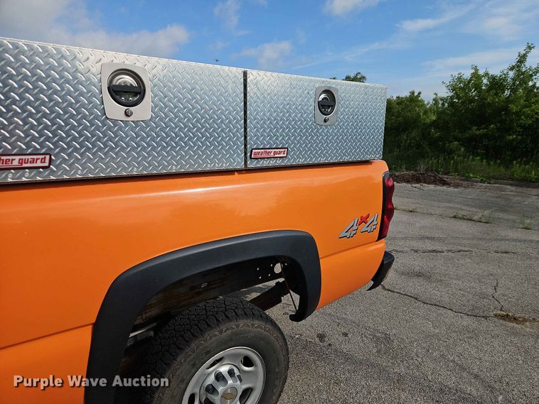 image for item FN5700 2004 Chevrolet Silverado 2500HD pickup truck