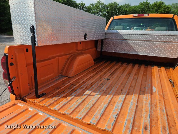 image for item FN5700 2004 Chevrolet Silverado 2500HD pickup truck
