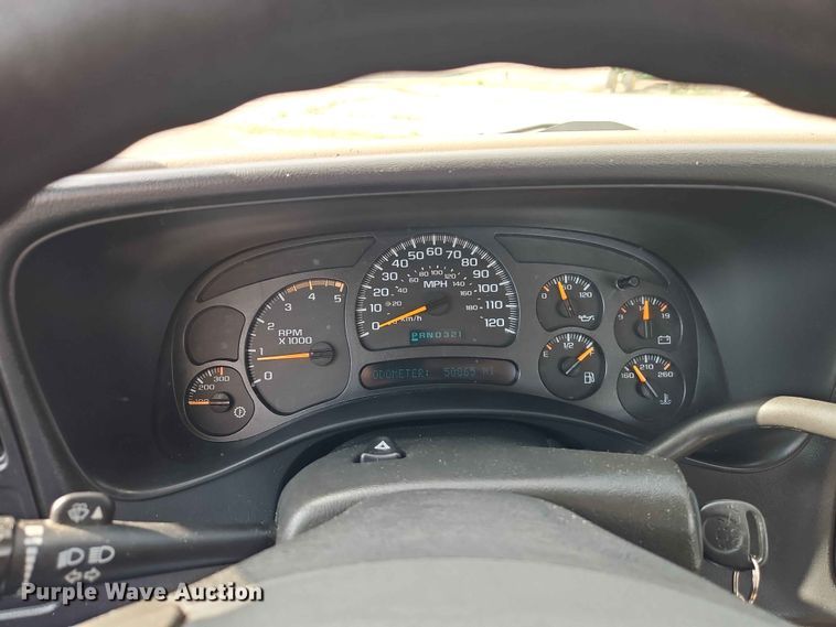 image for item FN5700 2004 Chevrolet Silverado 2500HD pickup truck