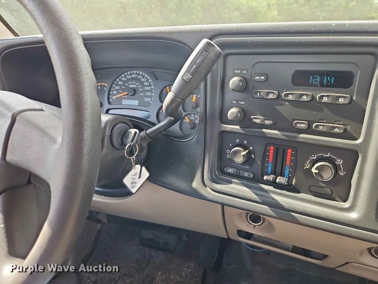 image for item FN5700 2004 Chevrolet Silverado 2500HD pickup truck