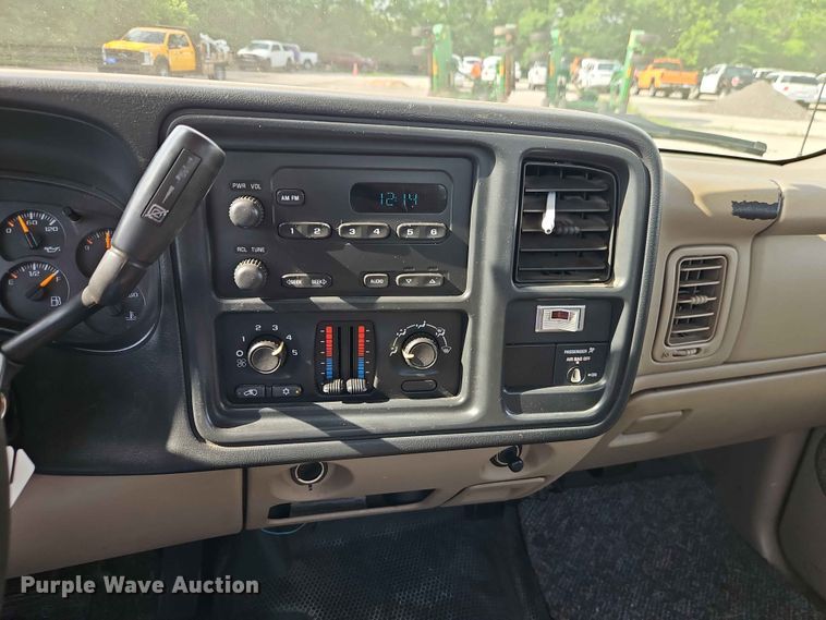 image for item FN5700 2004 Chevrolet Silverado 2500HD pickup truck