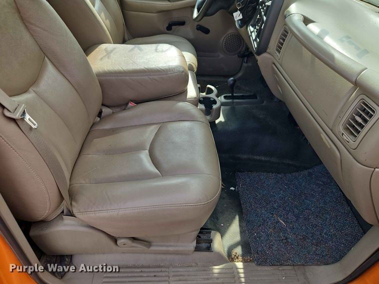 image for item FN5700 2004 Chevrolet Silverado 2500HD pickup truck