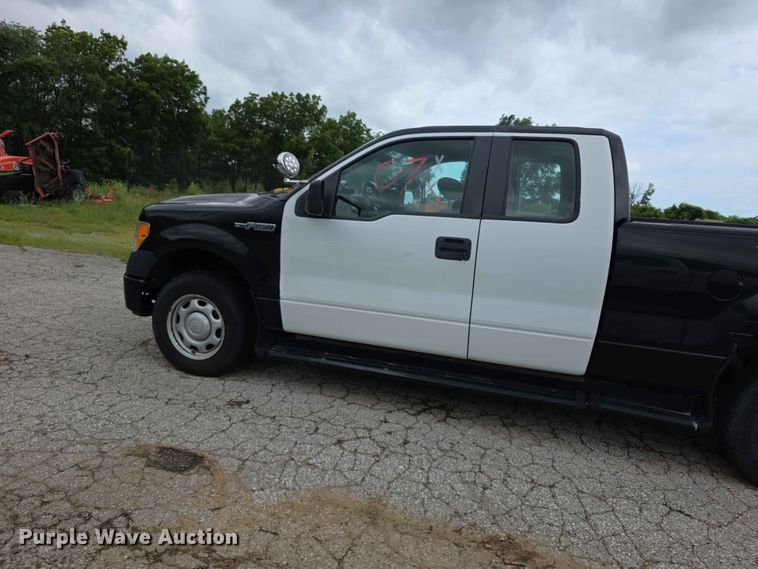 image for item FN5702 2013 Ford F150 XL Ext. Cab pickup truck