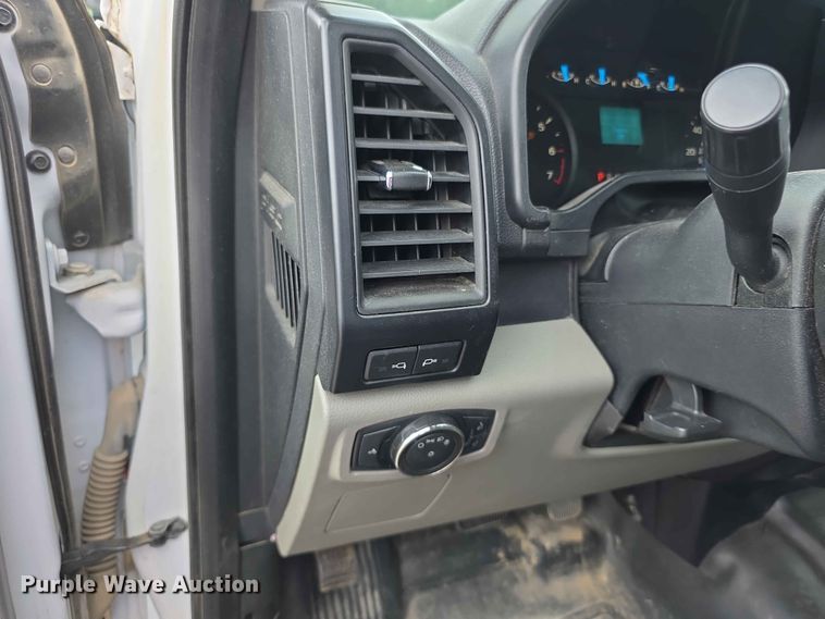 image for item FN5704 2016 Ford F150 XL Crew Cab pickup truck