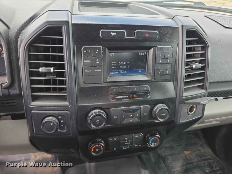 image for item FN5704 2016 Ford F150 XL Crew Cab pickup truck