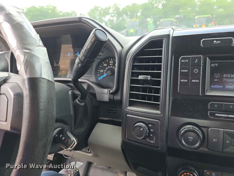 image for item FN5704 2016 Ford F150 XL Crew Cab pickup truck