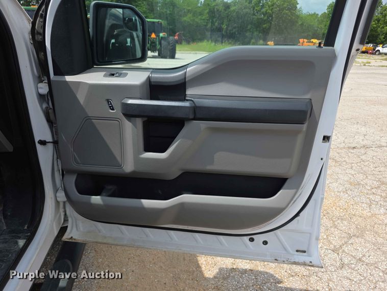 image for item FN5704 2016 Ford F150 XL Crew Cab pickup truck