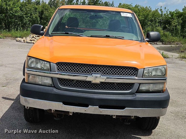image for item FN5712 2004 Chevrolet Silverado 2500HD pickup truck