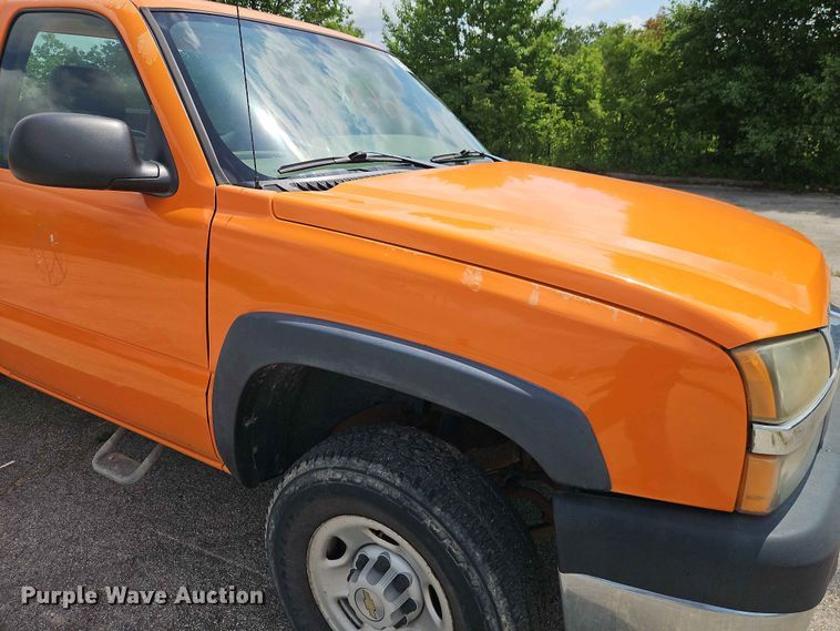 image for item FN5712 2004 Chevrolet Silverado 2500HD pickup truck