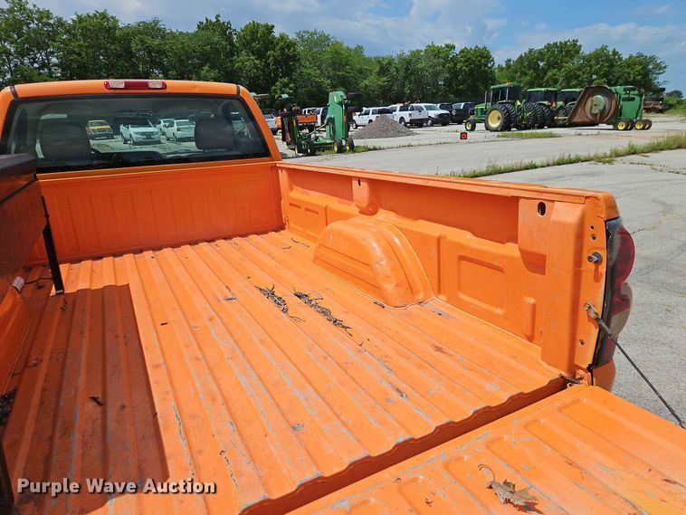 image for item FN5712 2004 Chevrolet Silverado 2500HD pickup truck