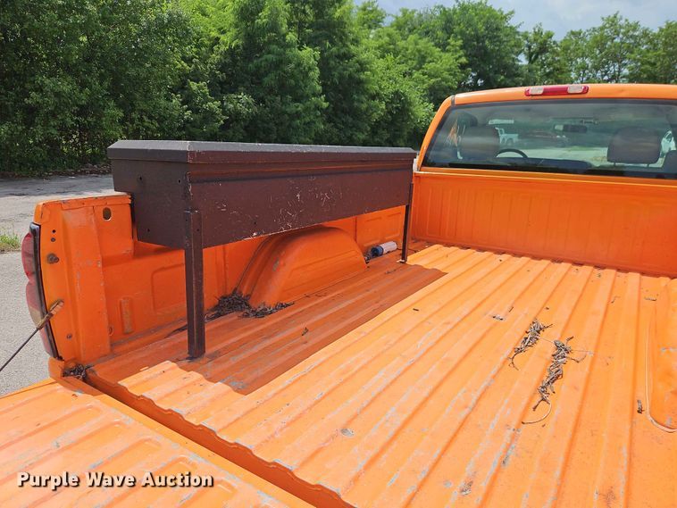 image for item FN5712 2004 Chevrolet Silverado 2500HD pickup truck