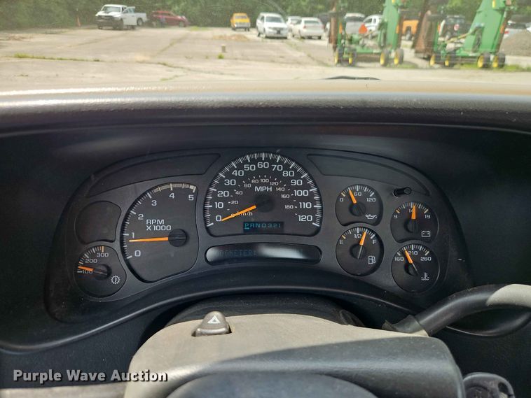 image for item FN5712 2004 Chevrolet Silverado 2500HD pickup truck