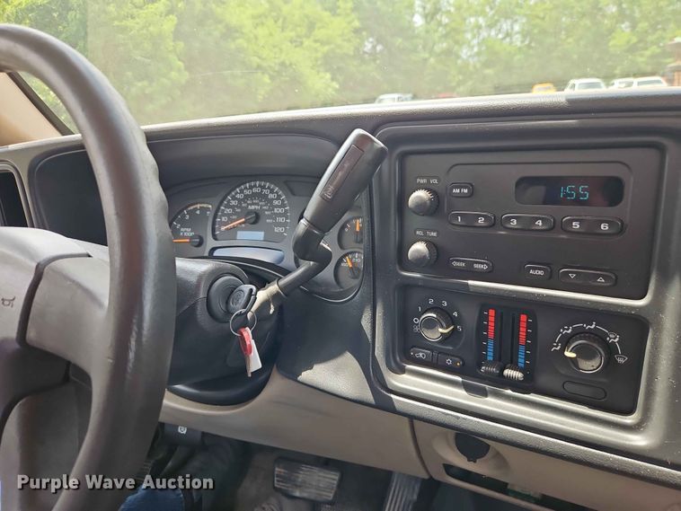 image for item FN5712 2004 Chevrolet Silverado 2500HD pickup truck