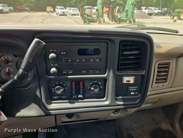 image for item FN5712 2004 Chevrolet Silverado 2500HD pickup truck