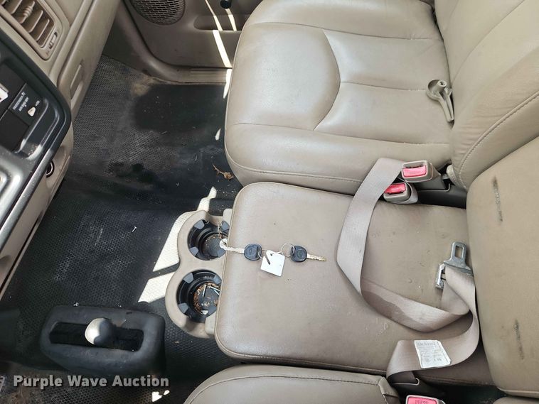 image for item FN5712 2004 Chevrolet Silverado 2500HD pickup truck