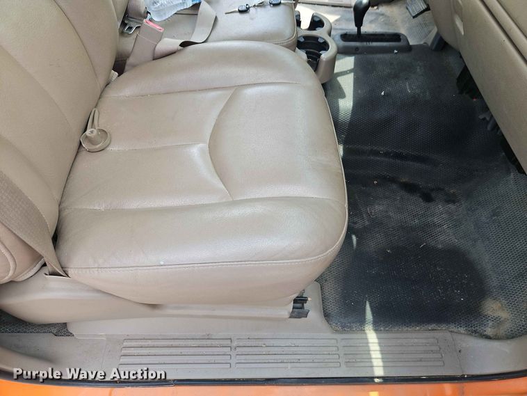 image for item FN5712 2004 Chevrolet Silverado 2500HD pickup truck