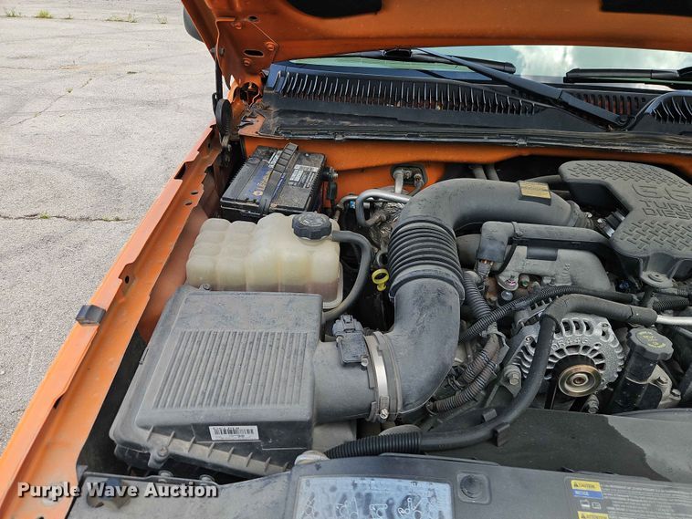 image for item FN5712 2004 Chevrolet Silverado 2500HD pickup truck