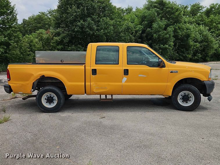 image for item FN5715 2003 Ford F250 Super Duty Crew Cab pickup truck