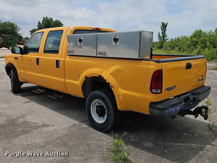 image for item FN5715 2003 Ford F250 Super Duty Crew Cab pickup truck