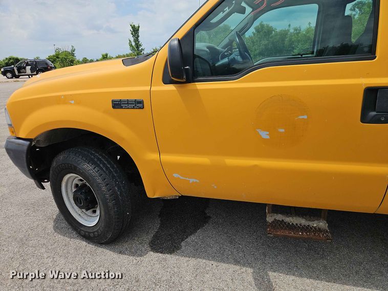 image for item FN5715 2003 Ford F250 Super Duty Crew Cab pickup truck