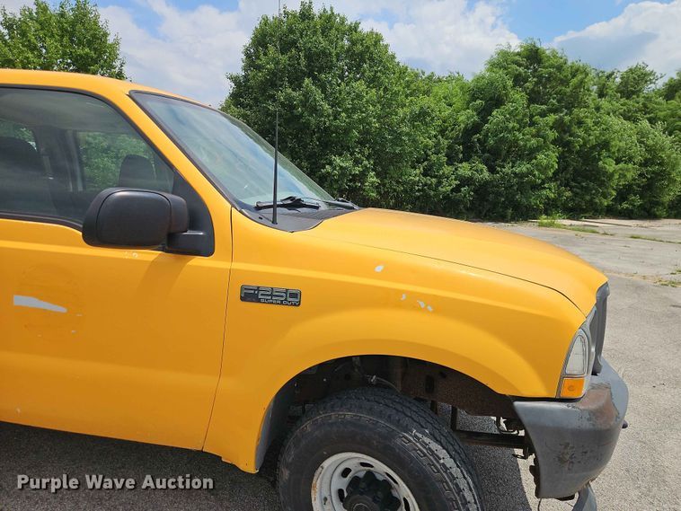 image for item FN5715 2003 Ford F250 Super Duty Crew Cab pickup truck