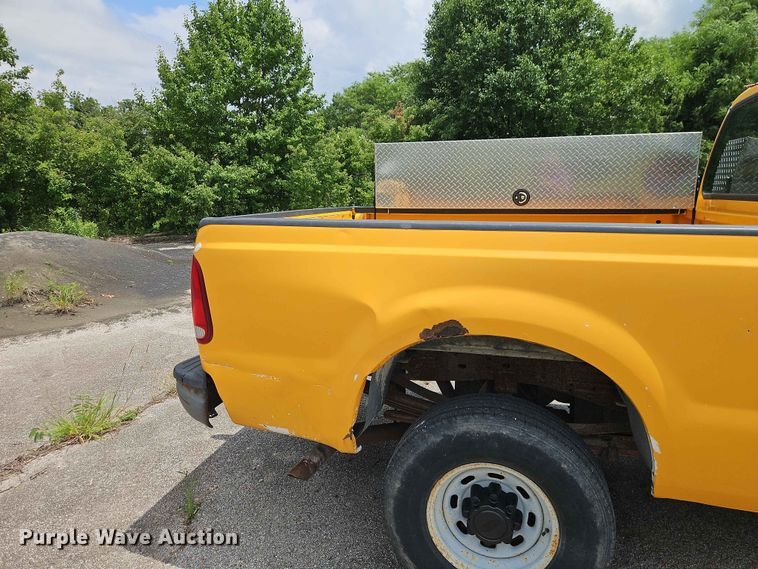 image for item FN5715 2003 Ford F250 Super Duty Crew Cab pickup truck