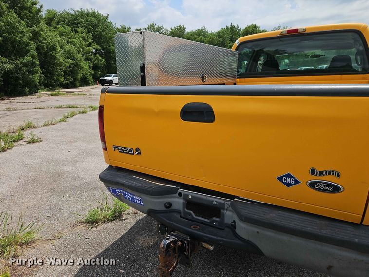 image for item FN5715 2003 Ford F250 Super Duty Crew Cab pickup truck