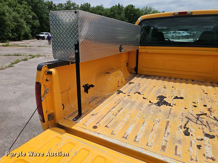 image for item FN5715 2003 Ford F250 Super Duty Crew Cab pickup truck