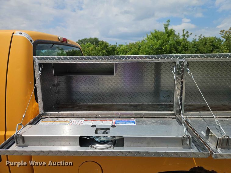 image for item FN5715 2003 Ford F250 Super Duty Crew Cab pickup truck