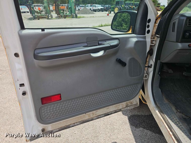 image for item FN5715 2003 Ford F250 Super Duty Crew Cab pickup truck