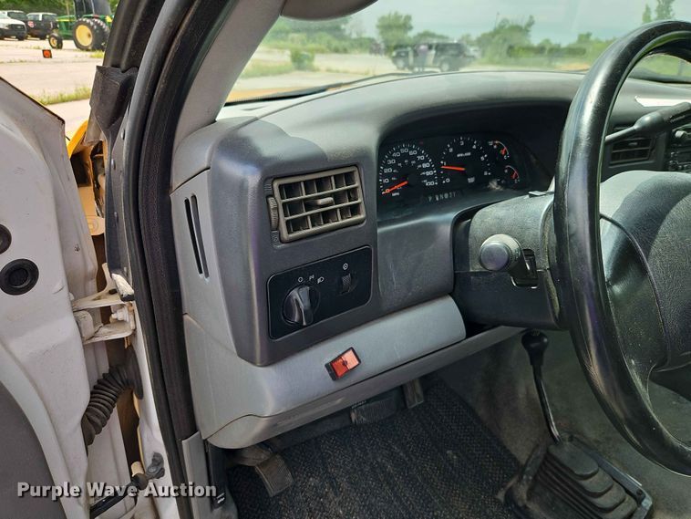 image for item FN5715 2003 Ford F250 Super Duty Crew Cab pickup truck