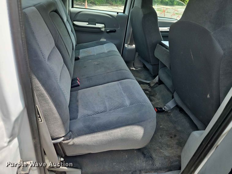 image for item FN5715 2003 Ford F250 Super Duty Crew Cab pickup truck