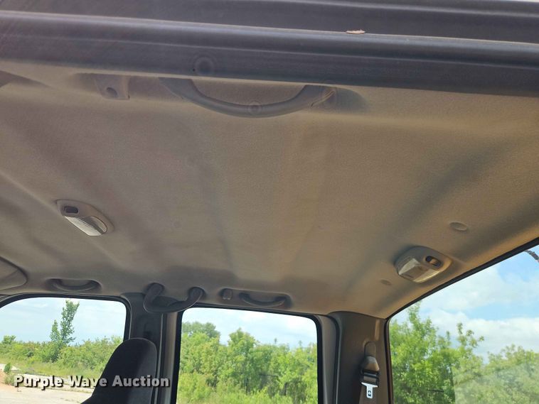 image for item FN5715 2003 Ford F250 Super Duty Crew Cab pickup truck