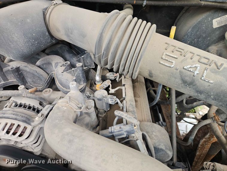image for item FN5715 2003 Ford F250 Super Duty Crew Cab pickup truck