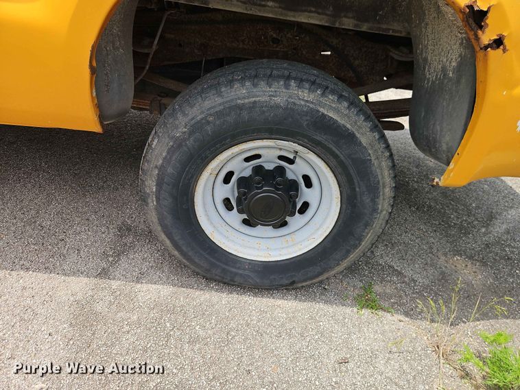 image for item FN5715 2003 Ford F250 Super Duty Crew Cab pickup truck