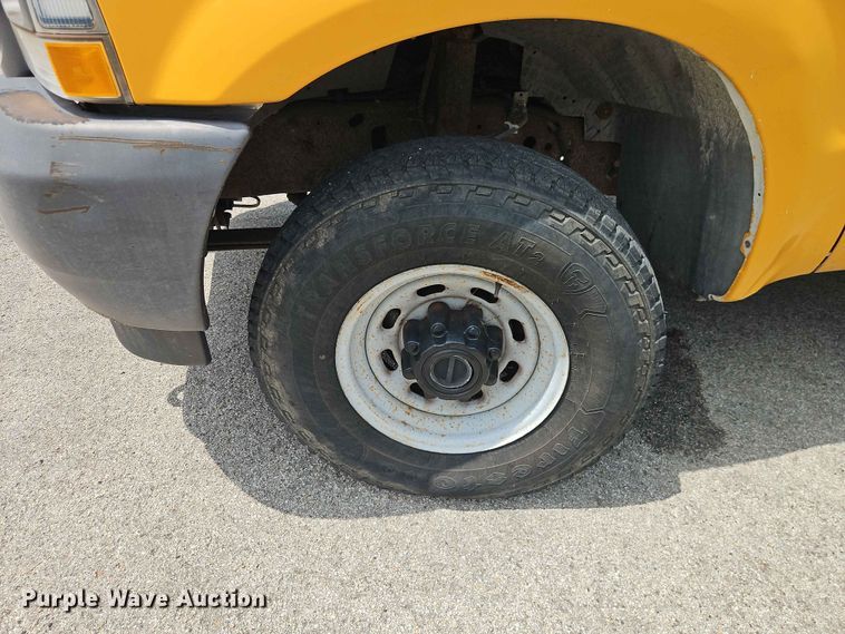 image for item FN5715 2003 Ford F250 Super Duty Crew Cab pickup truck