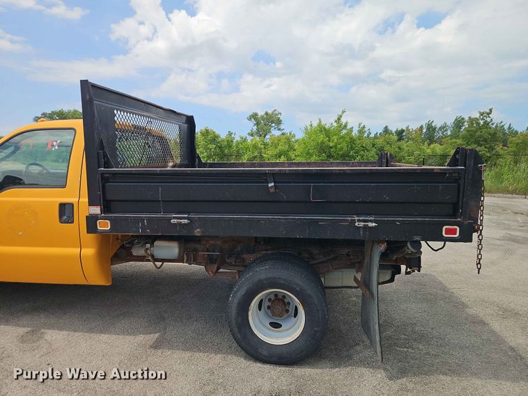 image for item FN5716 2003 Ford F350 Super Duty XL dump flatbed pickup truck