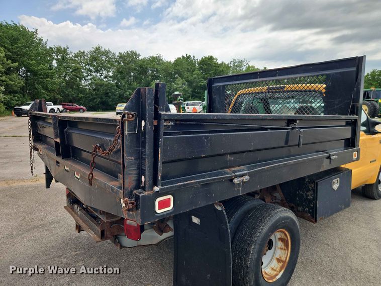 image for item FN5716 2003 Ford F350 Super Duty XL dump flatbed pickup truck