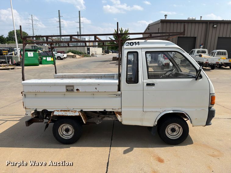 image for item NA9499 1993 Daihatsu Hijet mini truck
