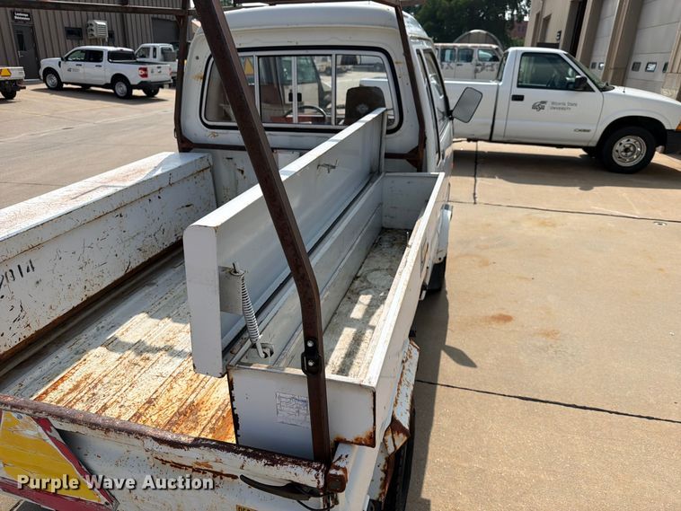image for item NA9499 1993 Daihatsu Hijet mini truck